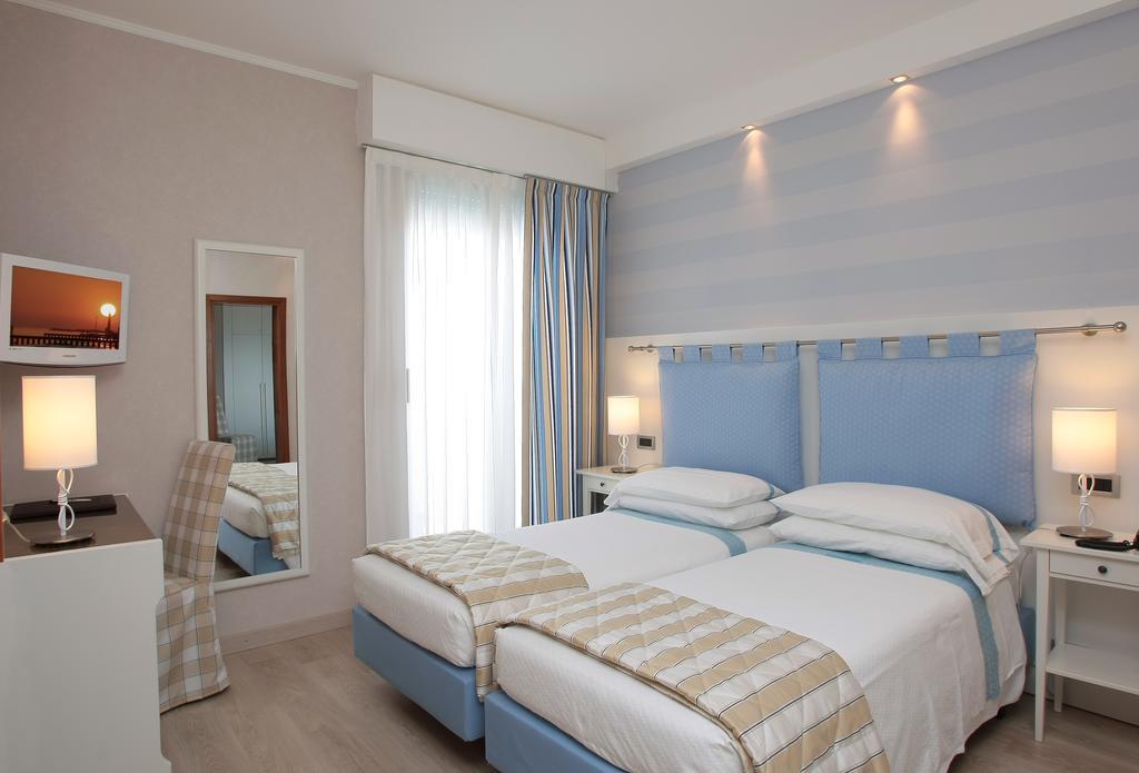 Two Connecting Double Rooms,1014607468:JPEG